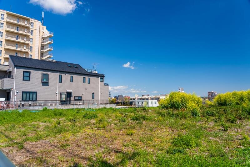 「地積規模の大きな宅地の評価」で広い土地は相続税額が下がる？適用条件も解説します